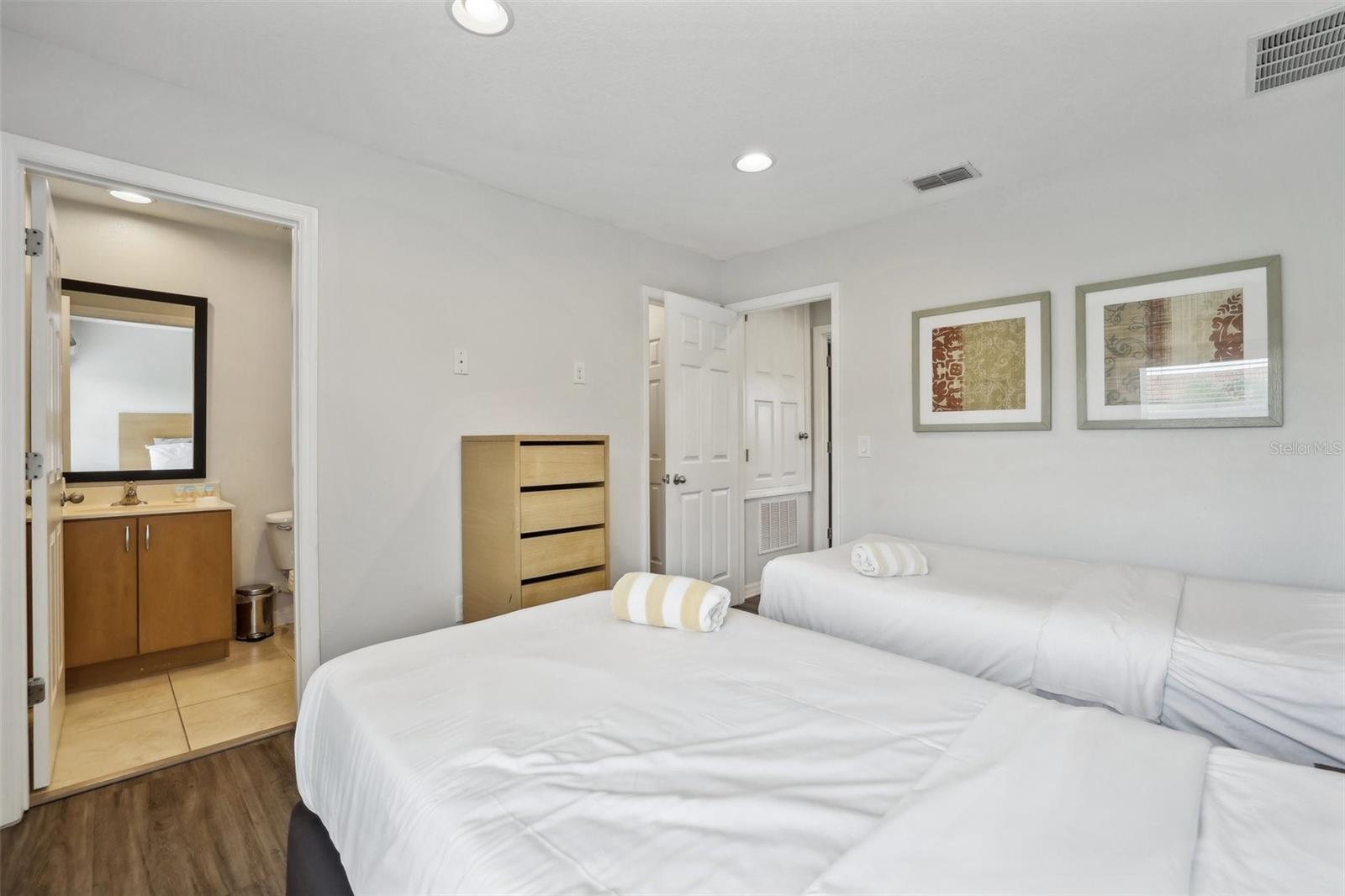 3004 BIRD OF PARADISE LN