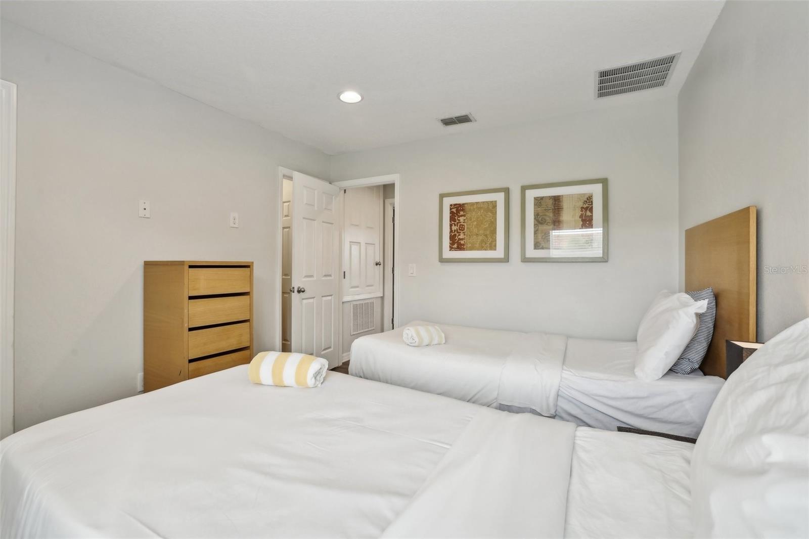 3004 BIRD OF PARADISE LN