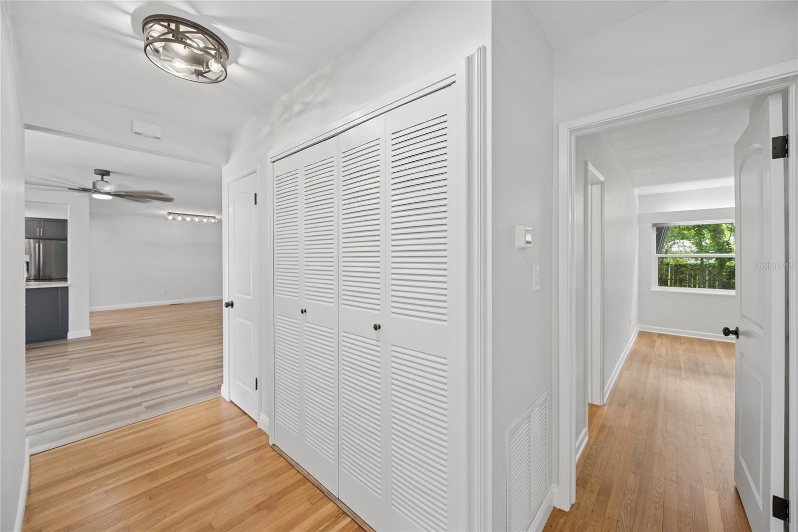 22 POINSETTIA DR