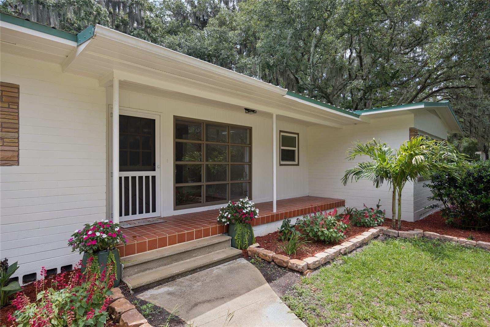 22 POINSETTIA DR
