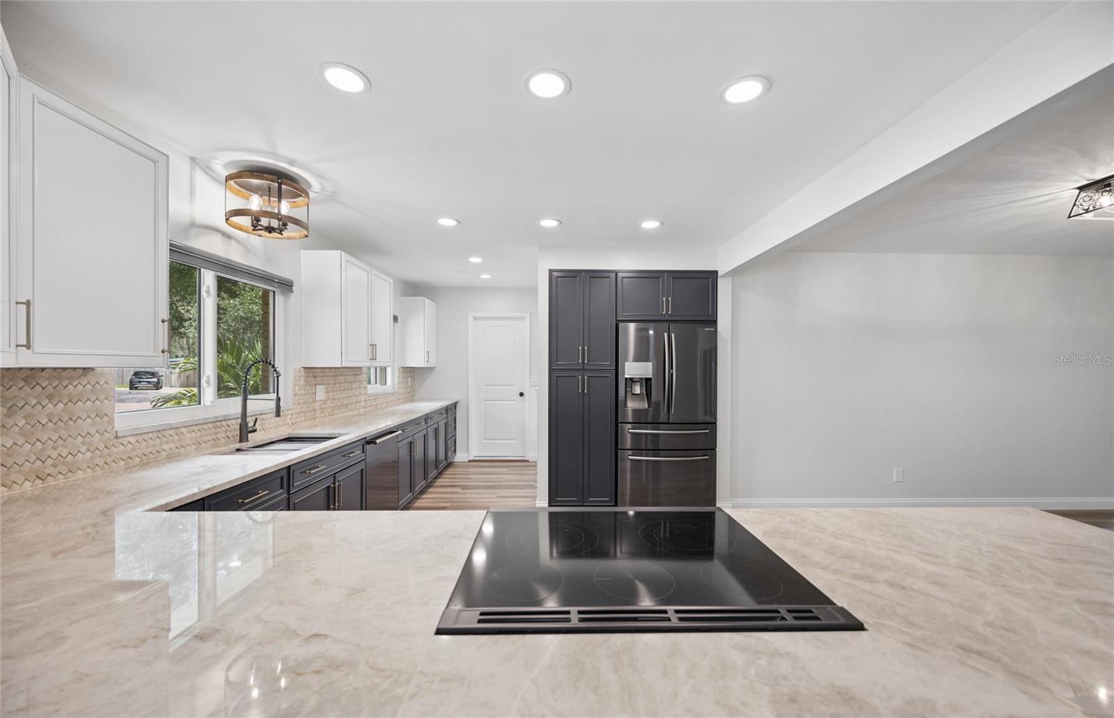 22 POINSETTIA DR