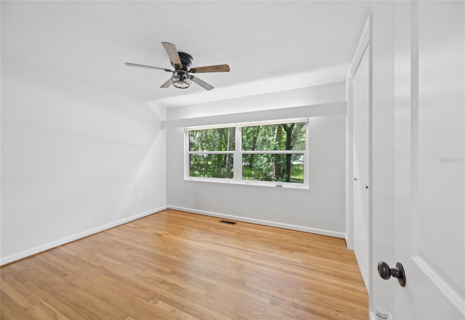 22 POINSETTIA DR