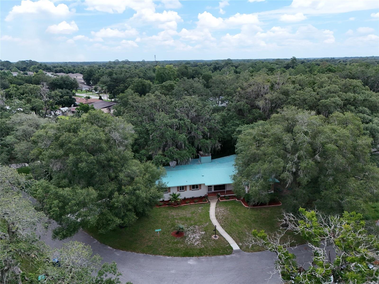 22 POINSETTIA DR