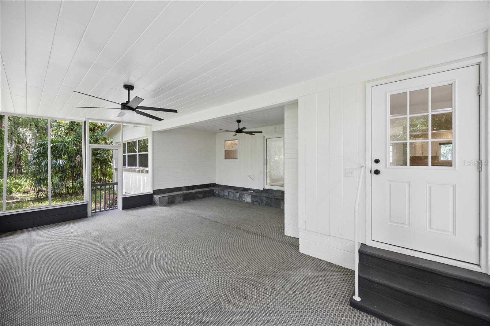 22 POINSETTIA DR