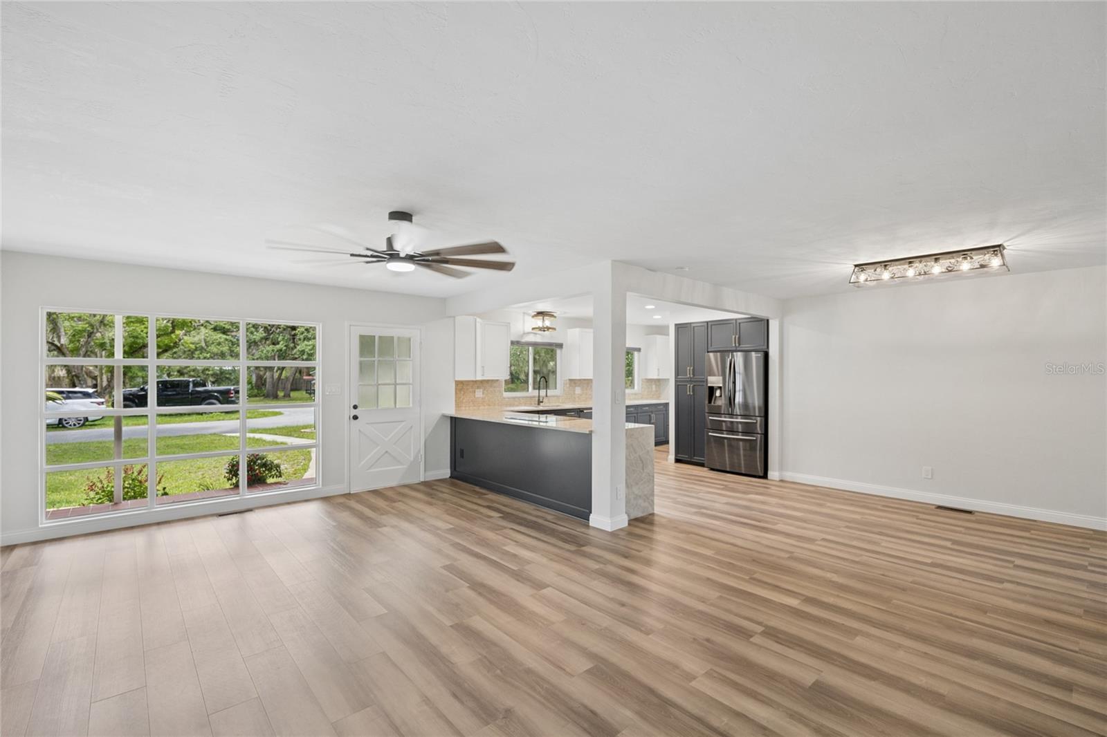 22 POINSETTIA DR