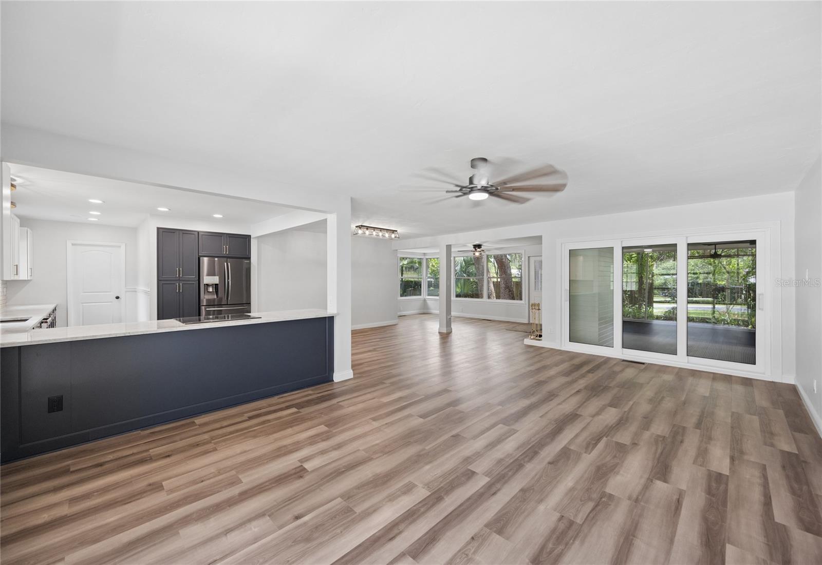 22 POINSETTIA DR