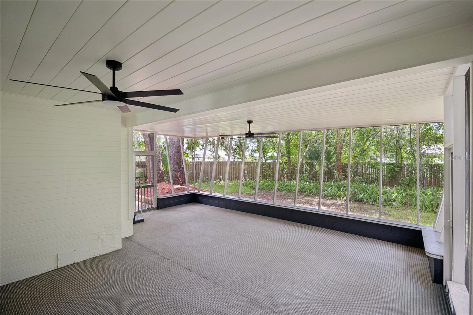 22 POINSETTIA DR