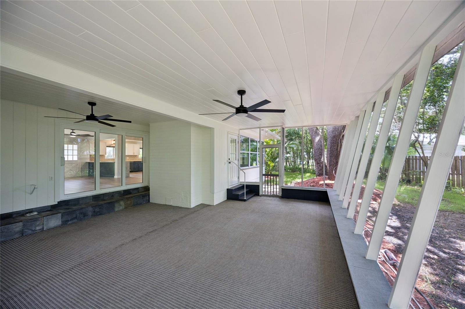 22 POINSETTIA DR