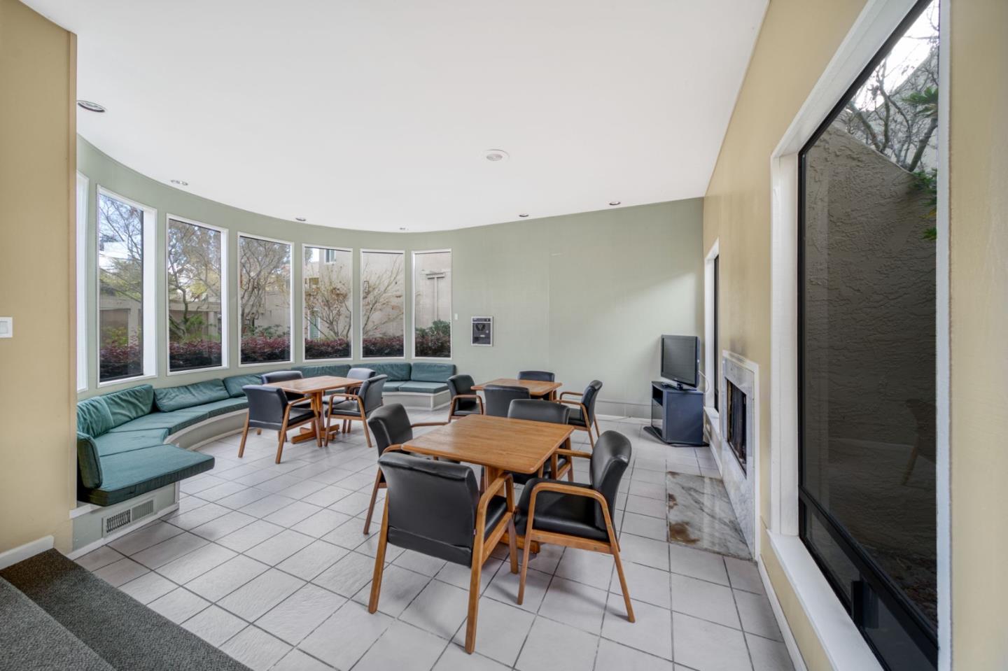 1919 Alameda De Las Pulgas 3