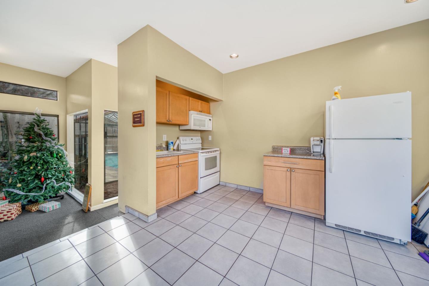 1919 Alameda De Las Pulgas 3