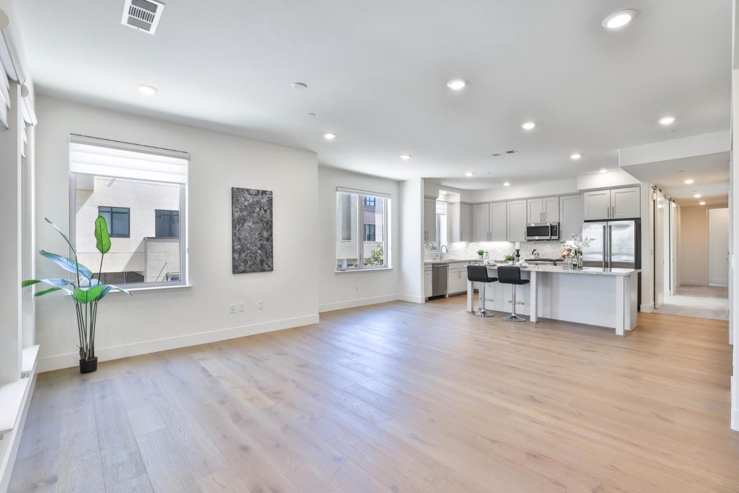 1089 Foster Square LN 204