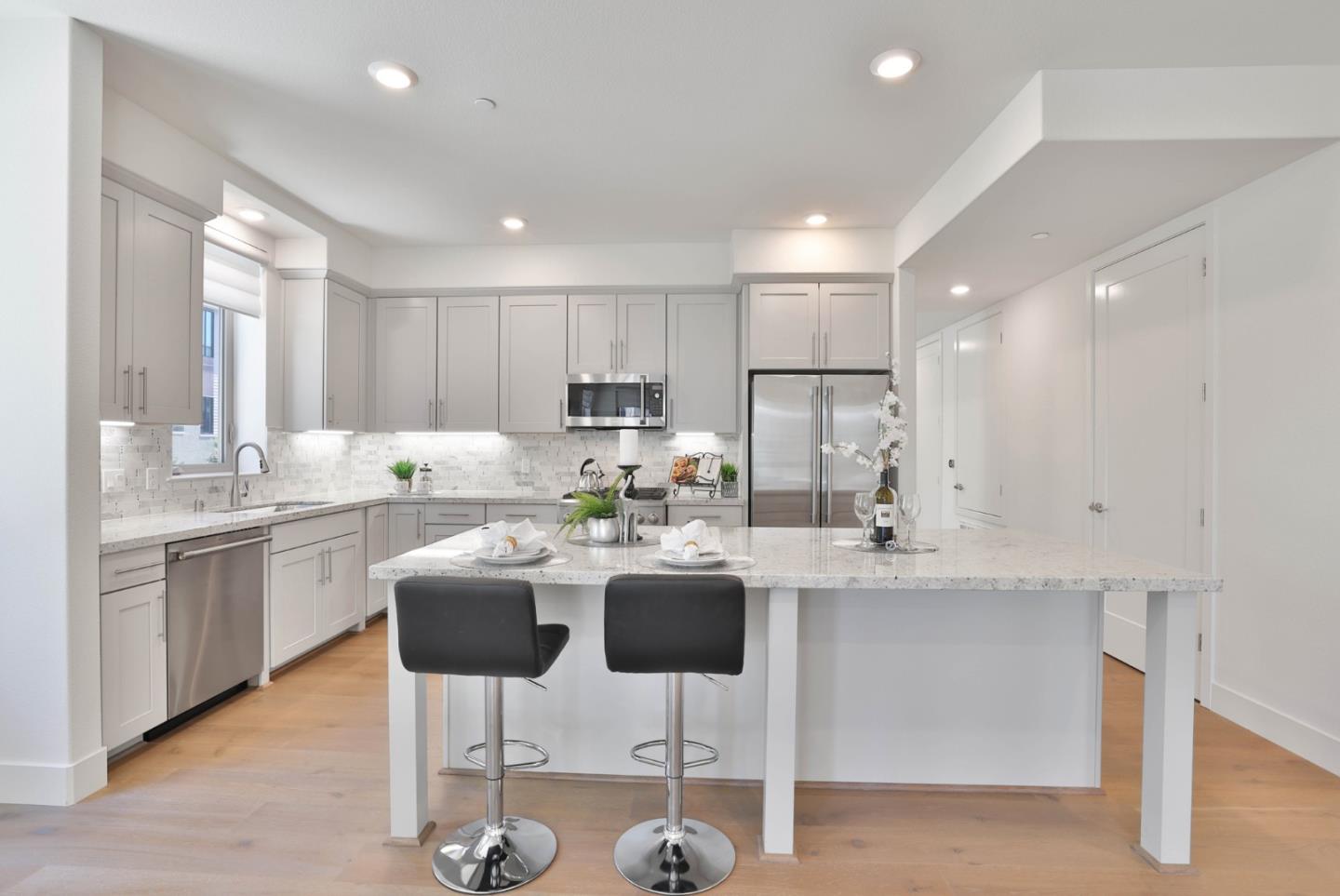 1089 Foster Square LN 204