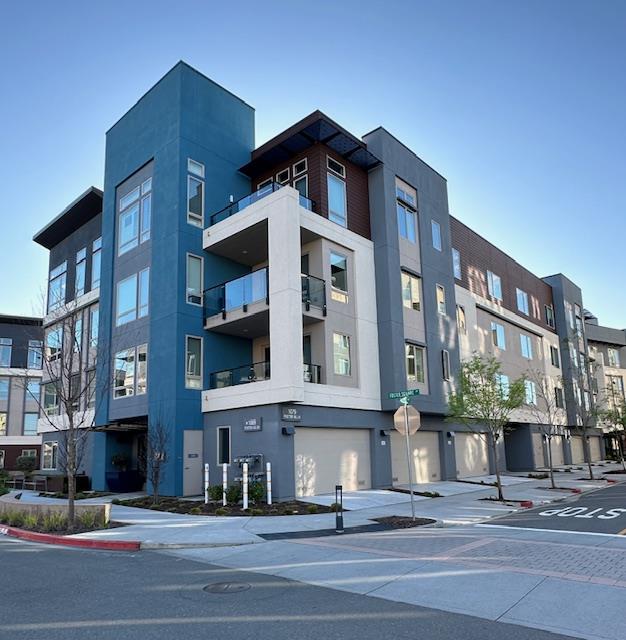 1089 Foster Square LN 204