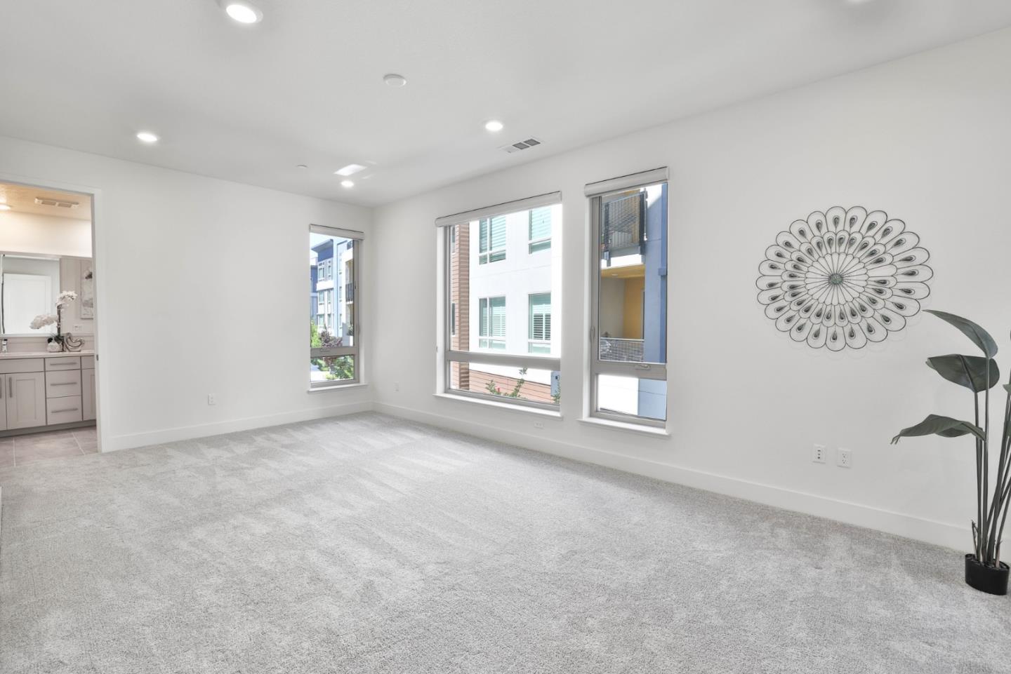 1089 Foster Square LN 204