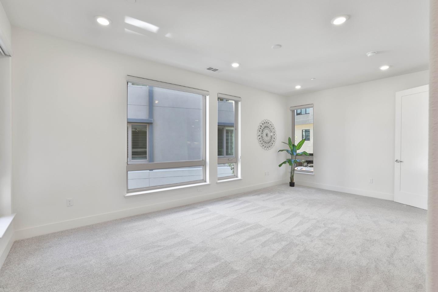 1089 Foster Square LN 204