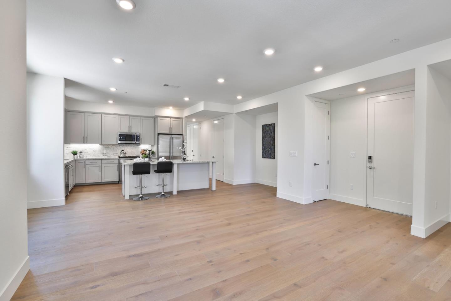 1089 Foster Square LN 204