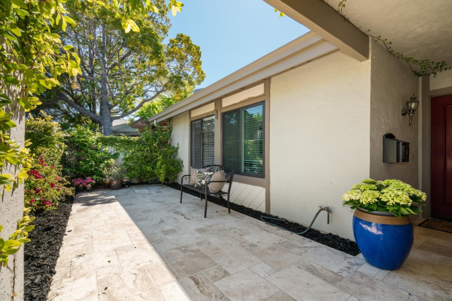 961 Pizarro LN