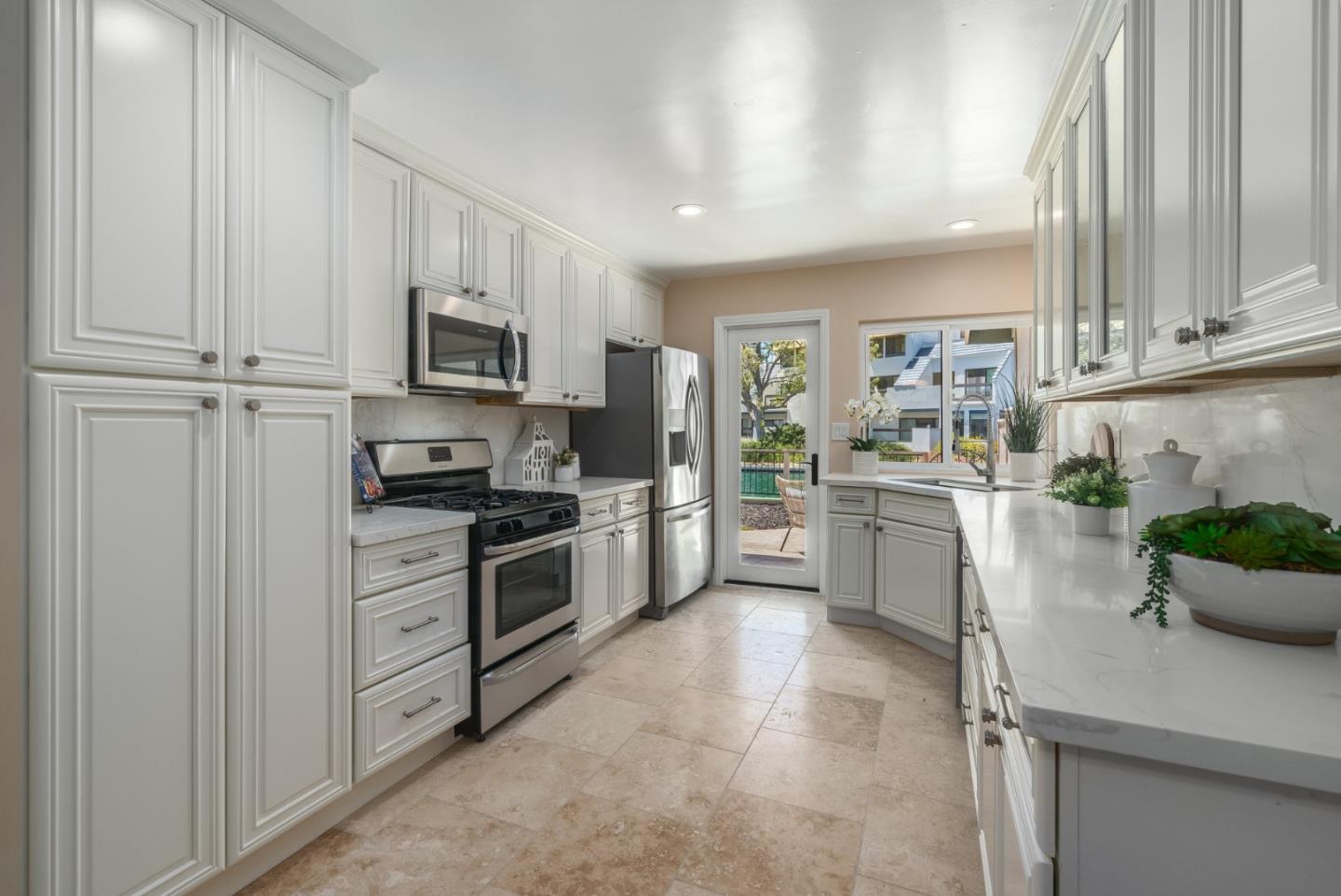 961 Pizarro LN