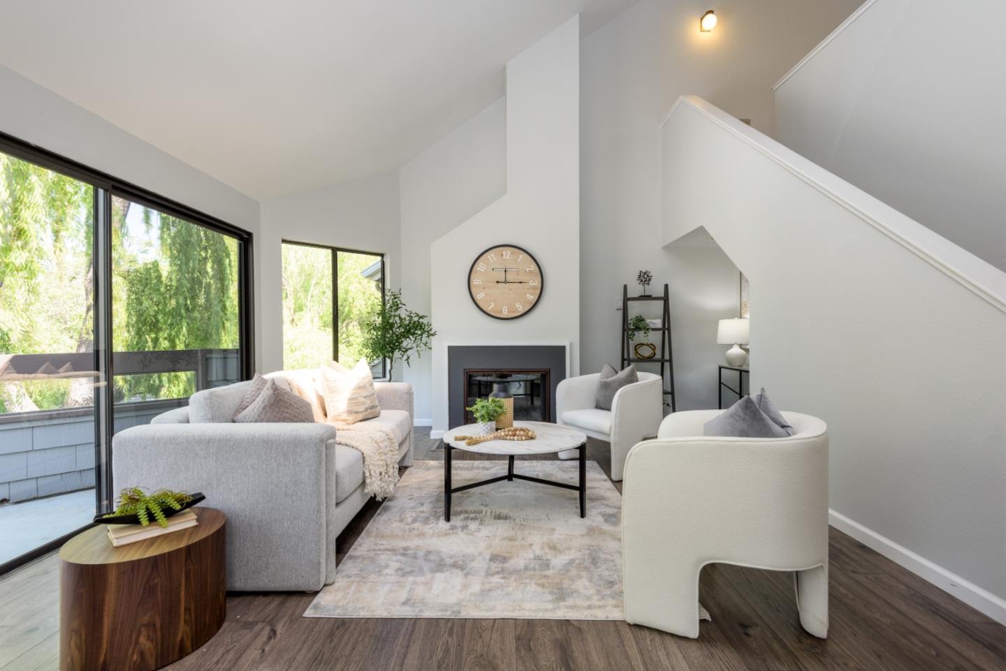 911 Shoreline DR