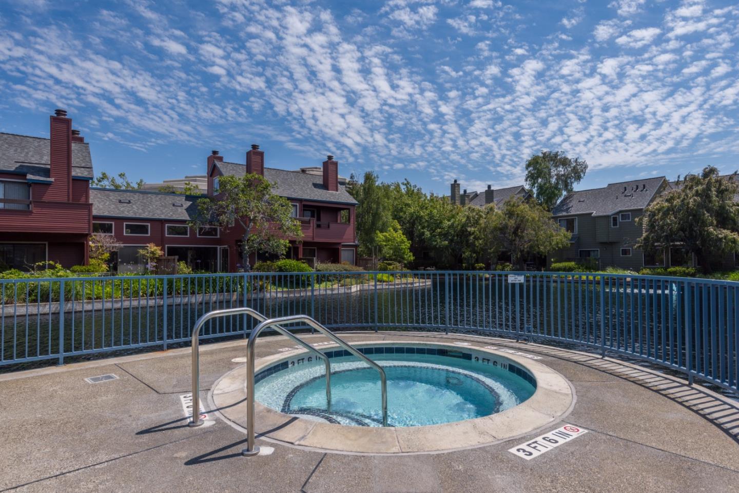 911 Shoreline DR