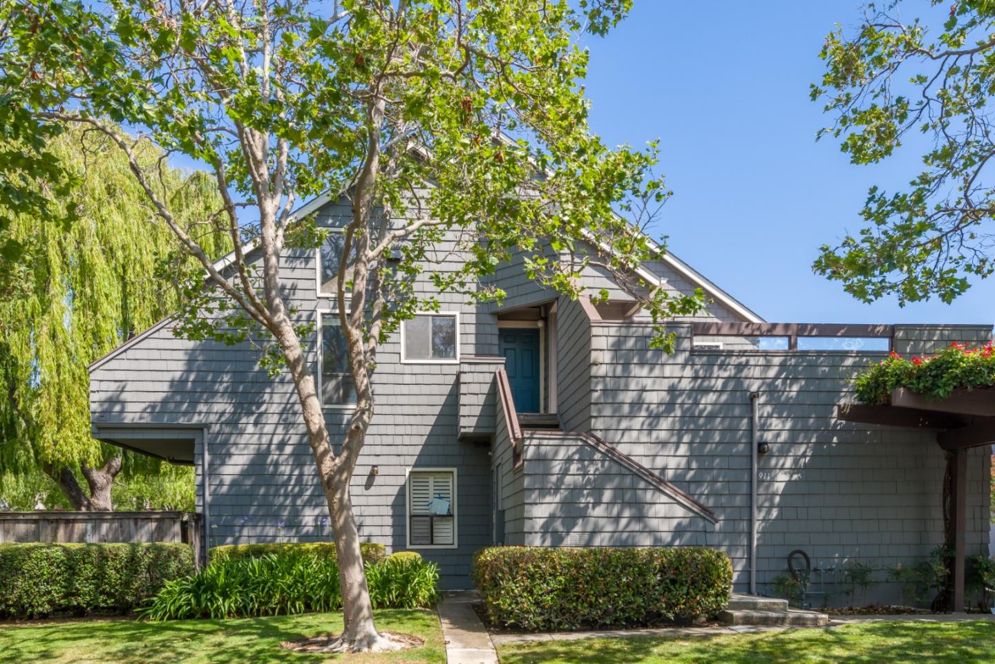911 Shoreline DR
