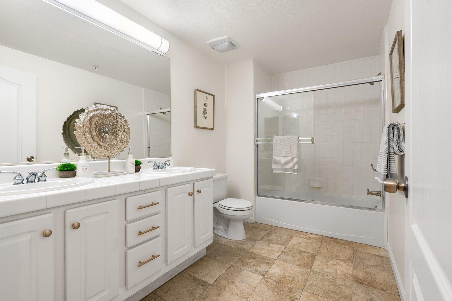 880 Meridian Bay LN 109