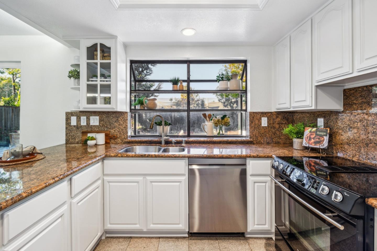 1012 Windjammer CIR
