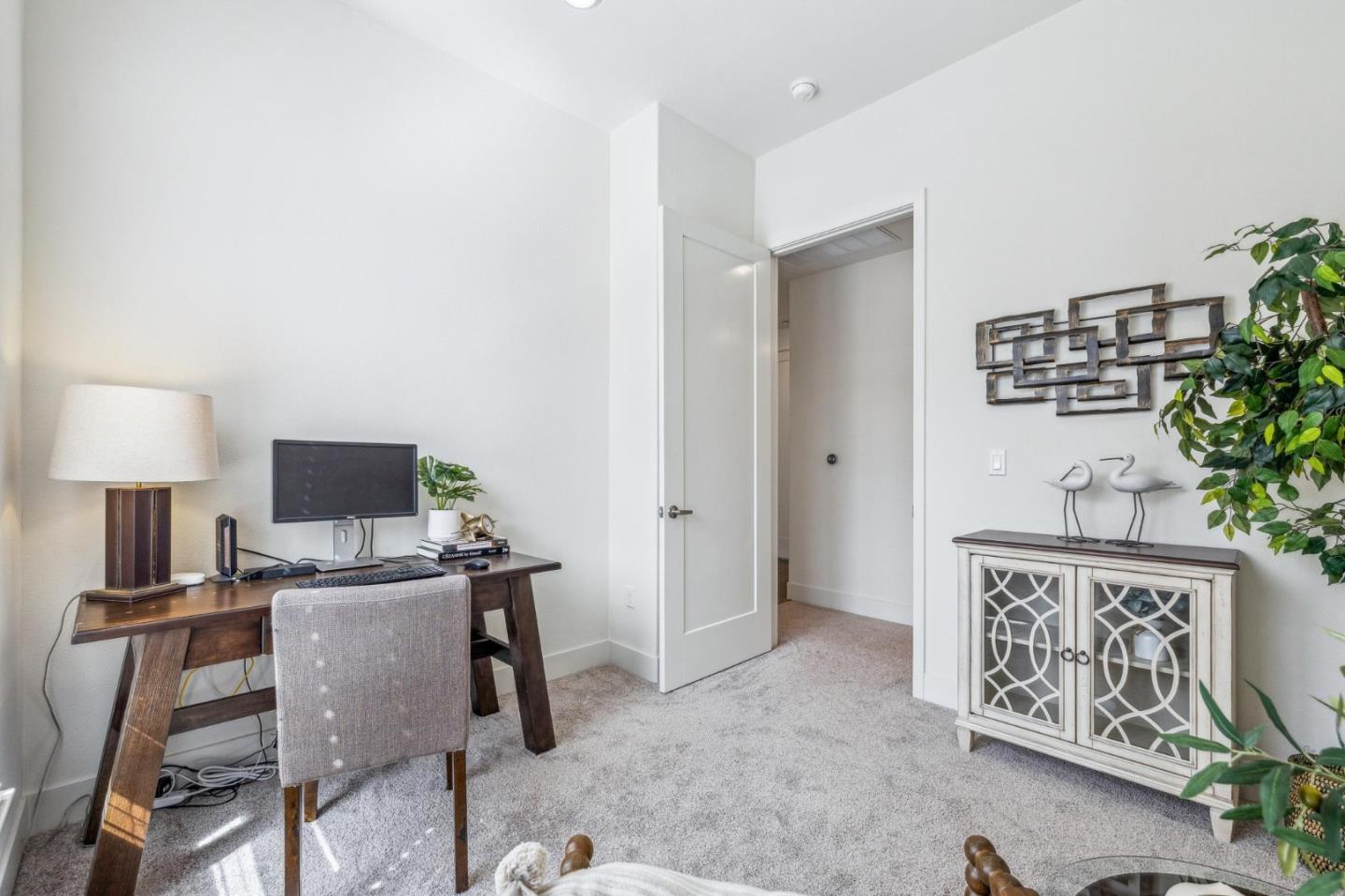 1078 Foster Square LN 401