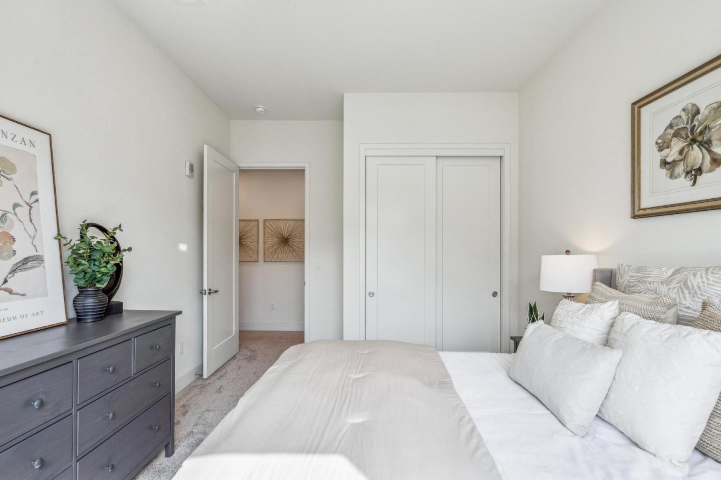 1078 Foster Square LN 401