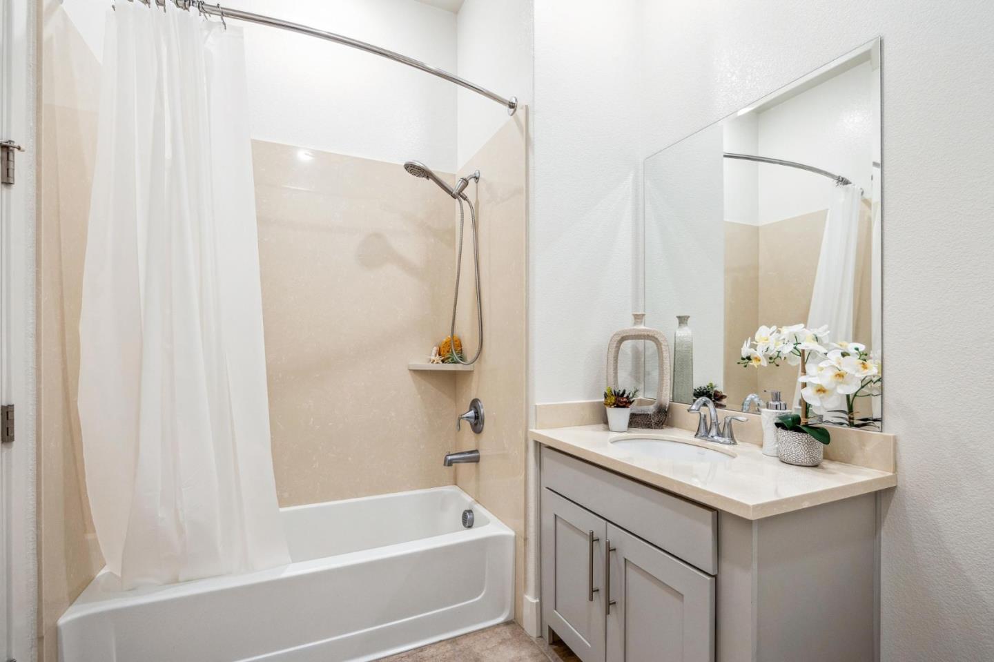 1078 Foster Square LN 401