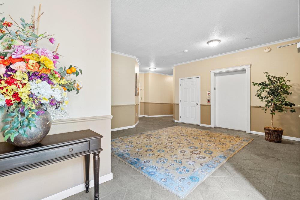 550 El Camino Real 103