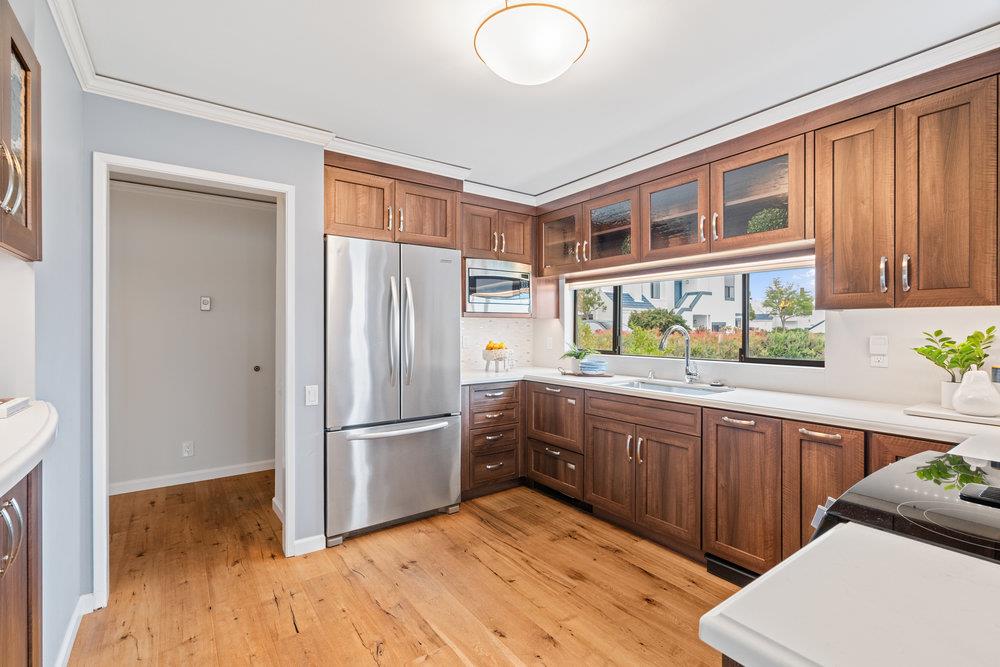 877 Balboa LN