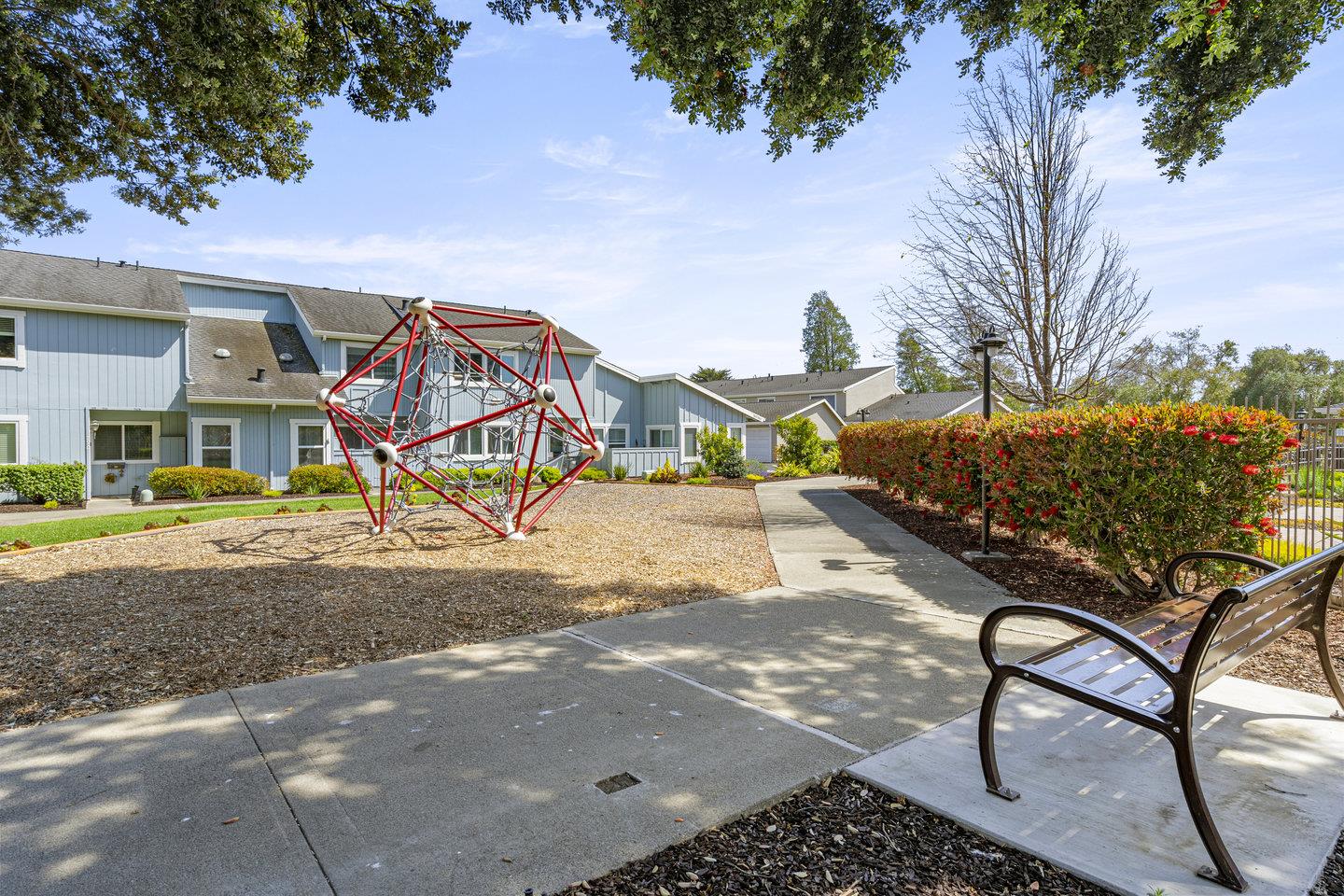 758 Pinta LN