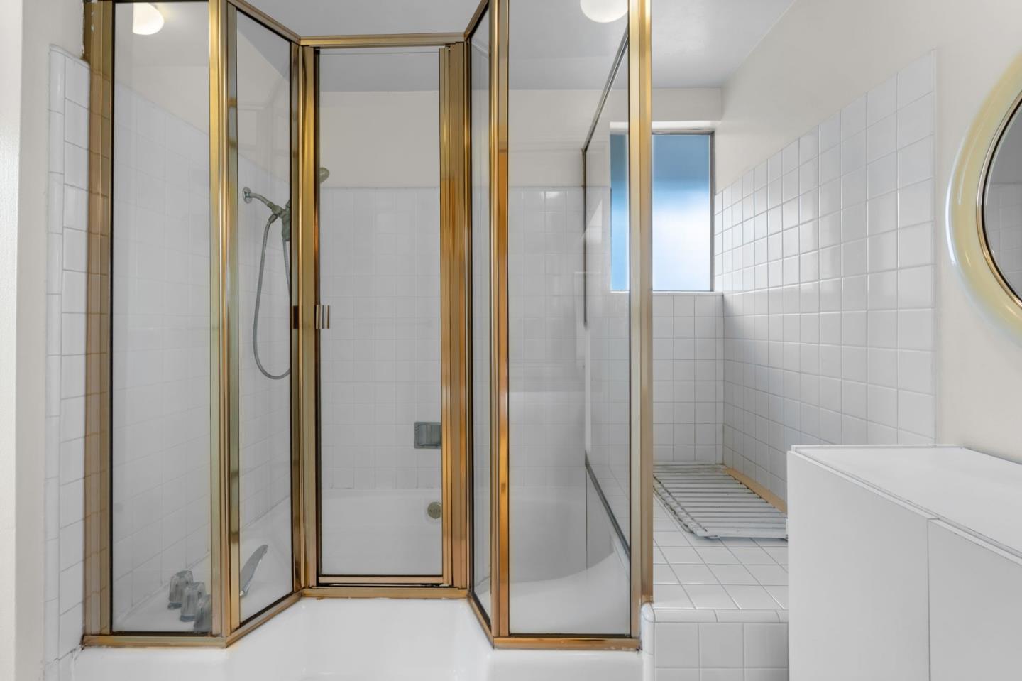 60 Beach Park Boulevard