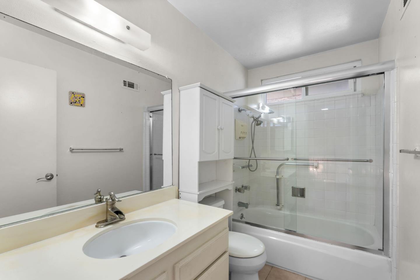 60 Beach Park Boulevard