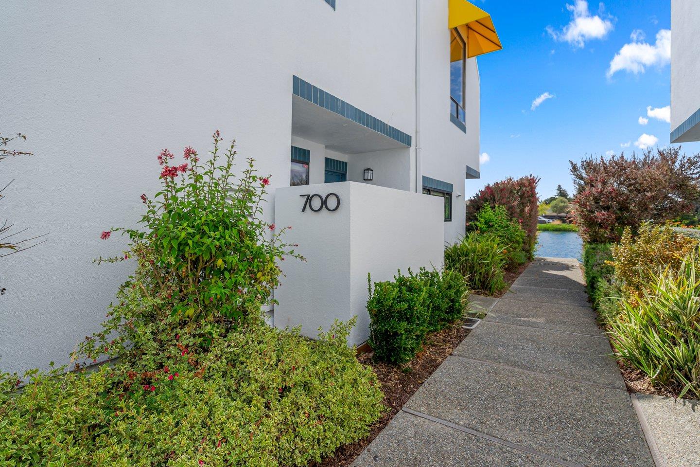 700 Portofino LN