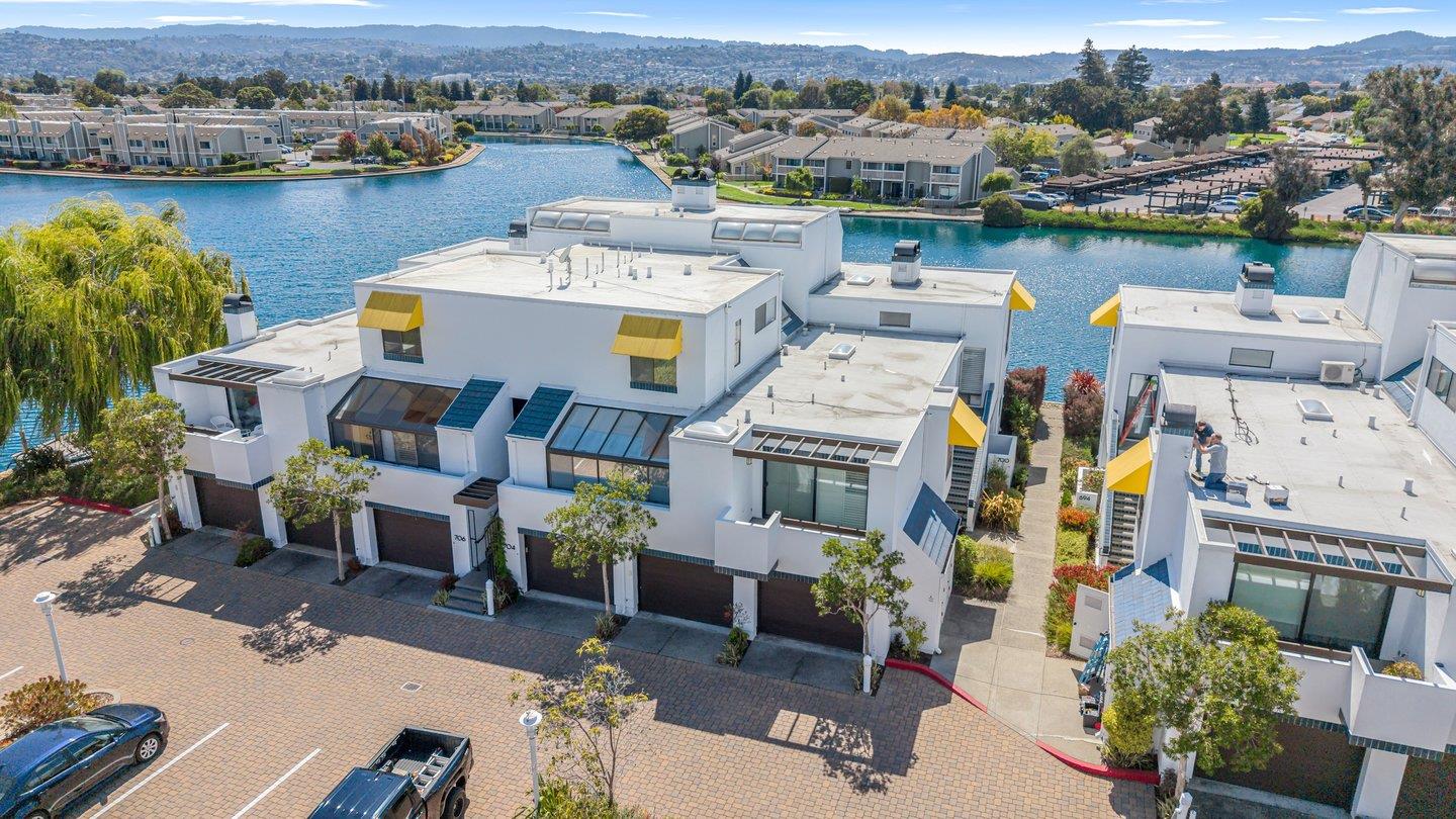 700 Portofino LN