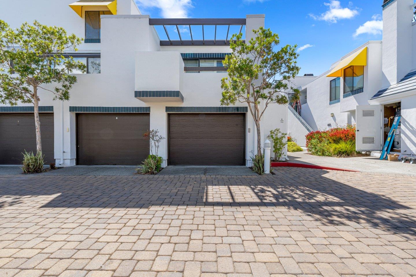 700 Portofino LN