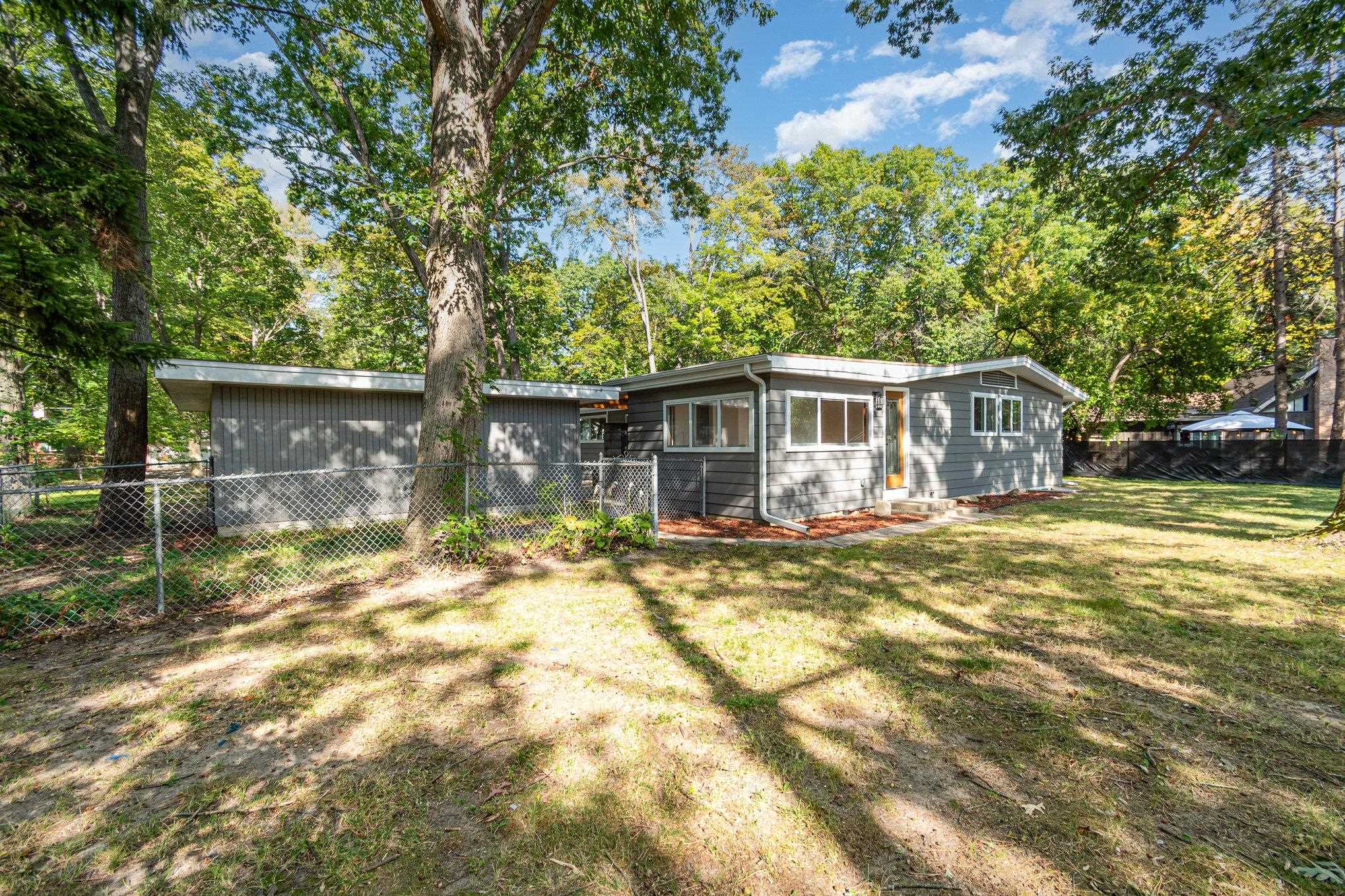 4911 Sturgeon Creek Parkway