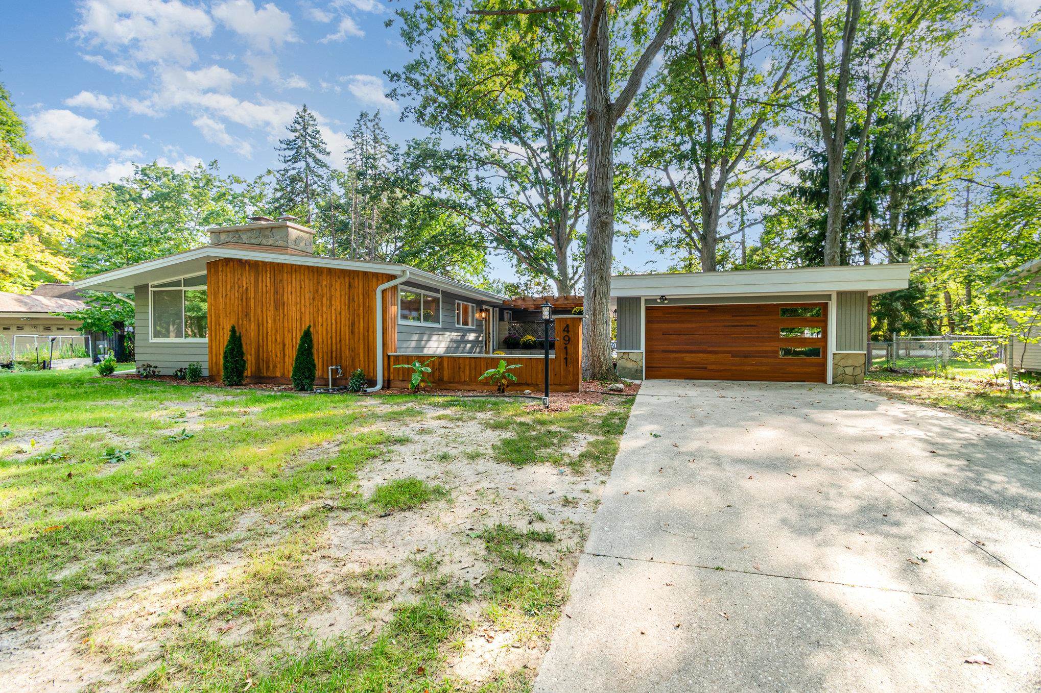 4911 Sturgeon Creek Parkway