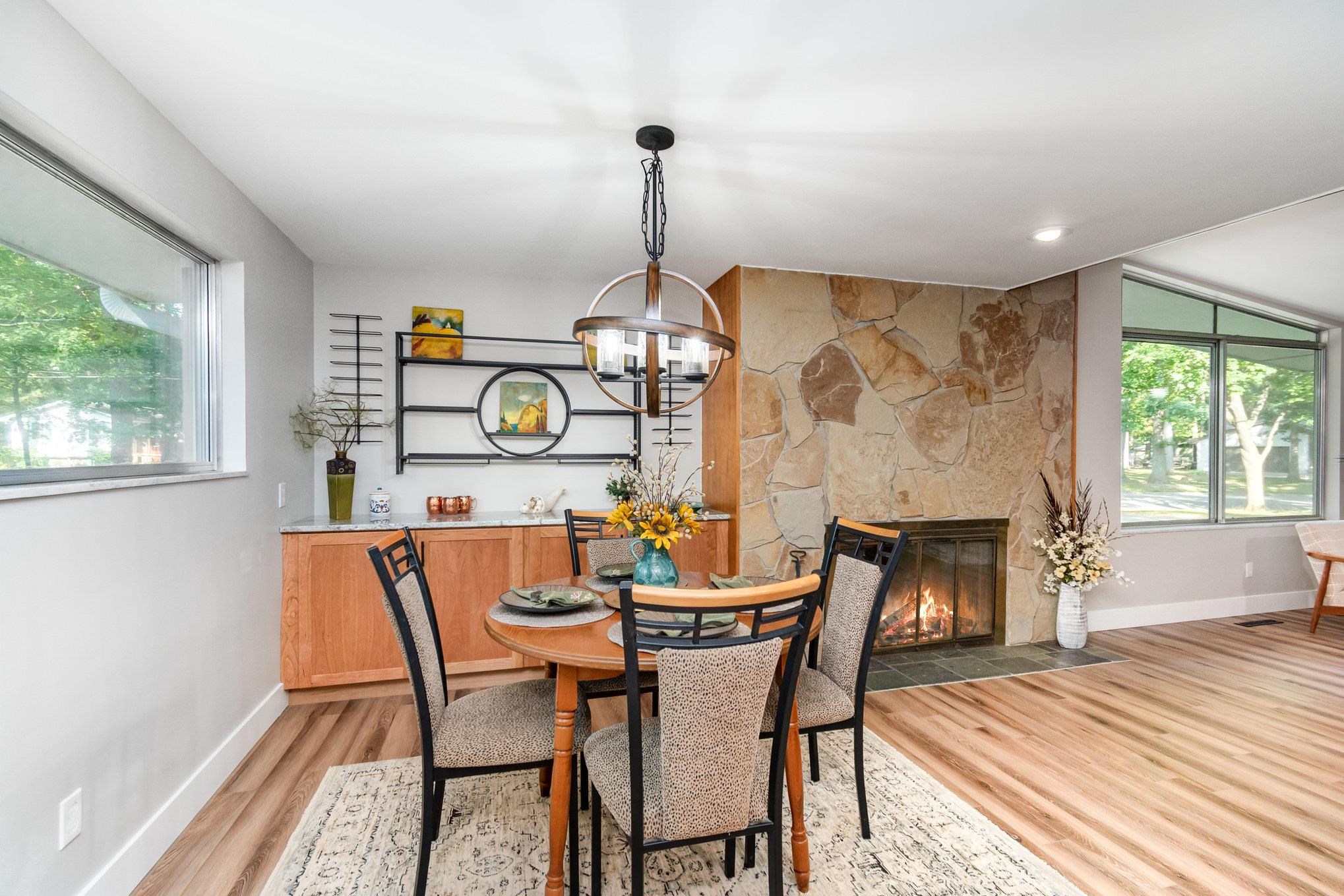 4911 Sturgeon Creek Parkway