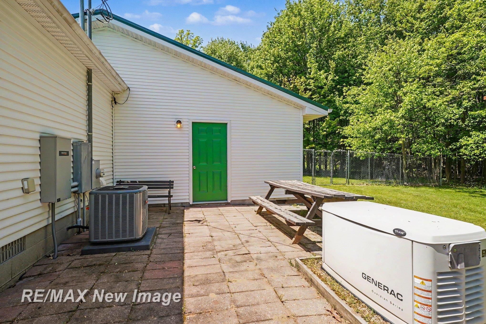 2827 N Eleven Mile Road