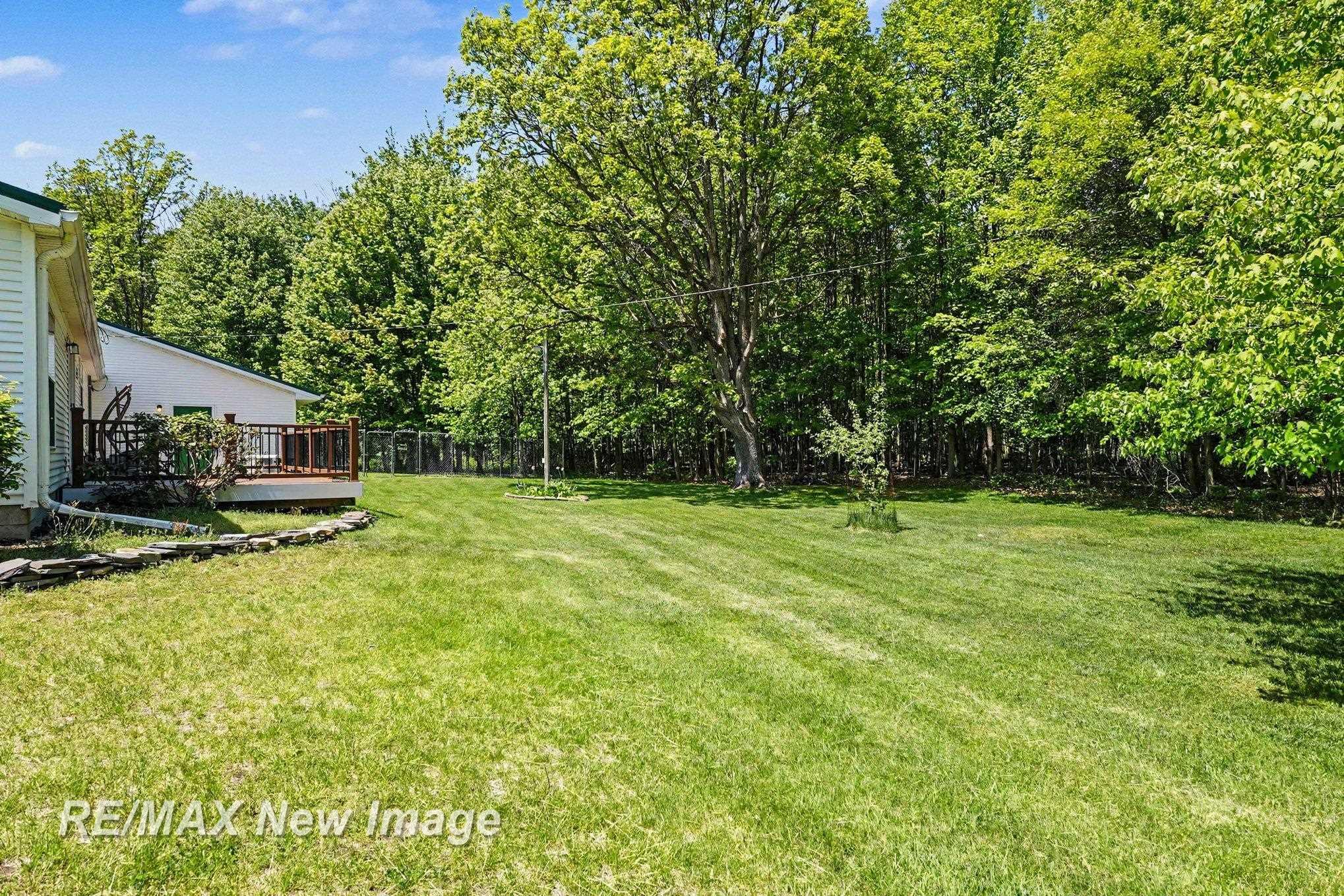 2827 N Eleven Mile Road