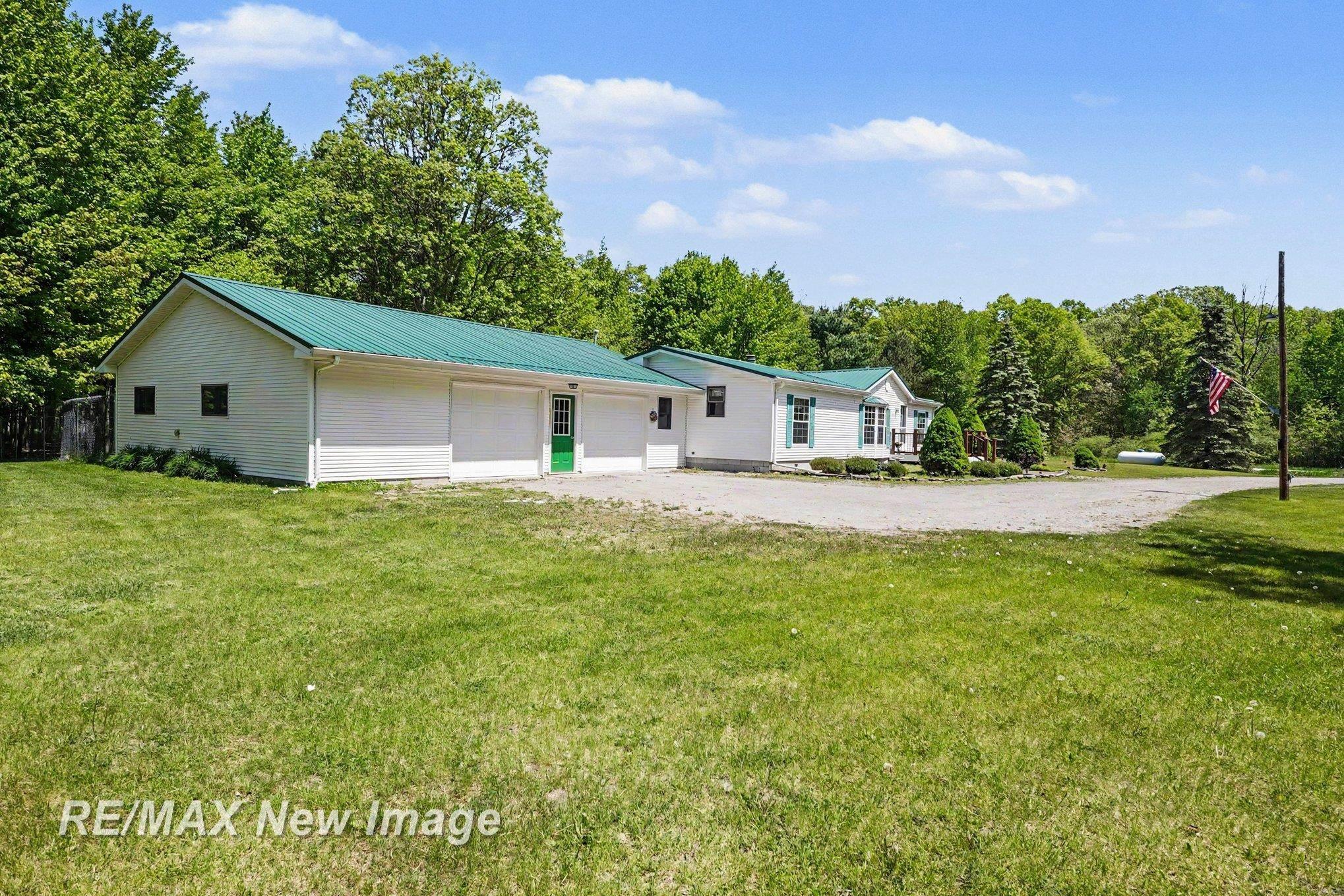 2827 N Eleven Mile Road