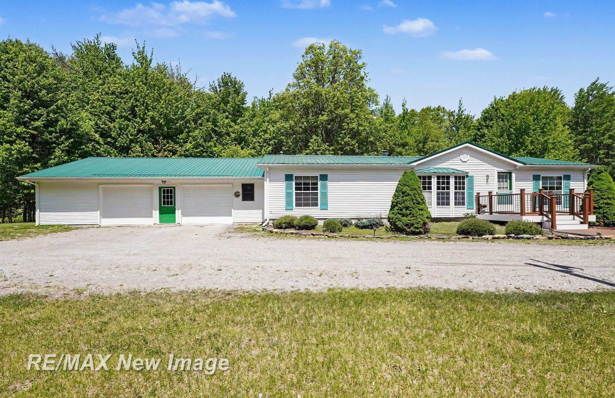 2827 N Eleven Mile Road