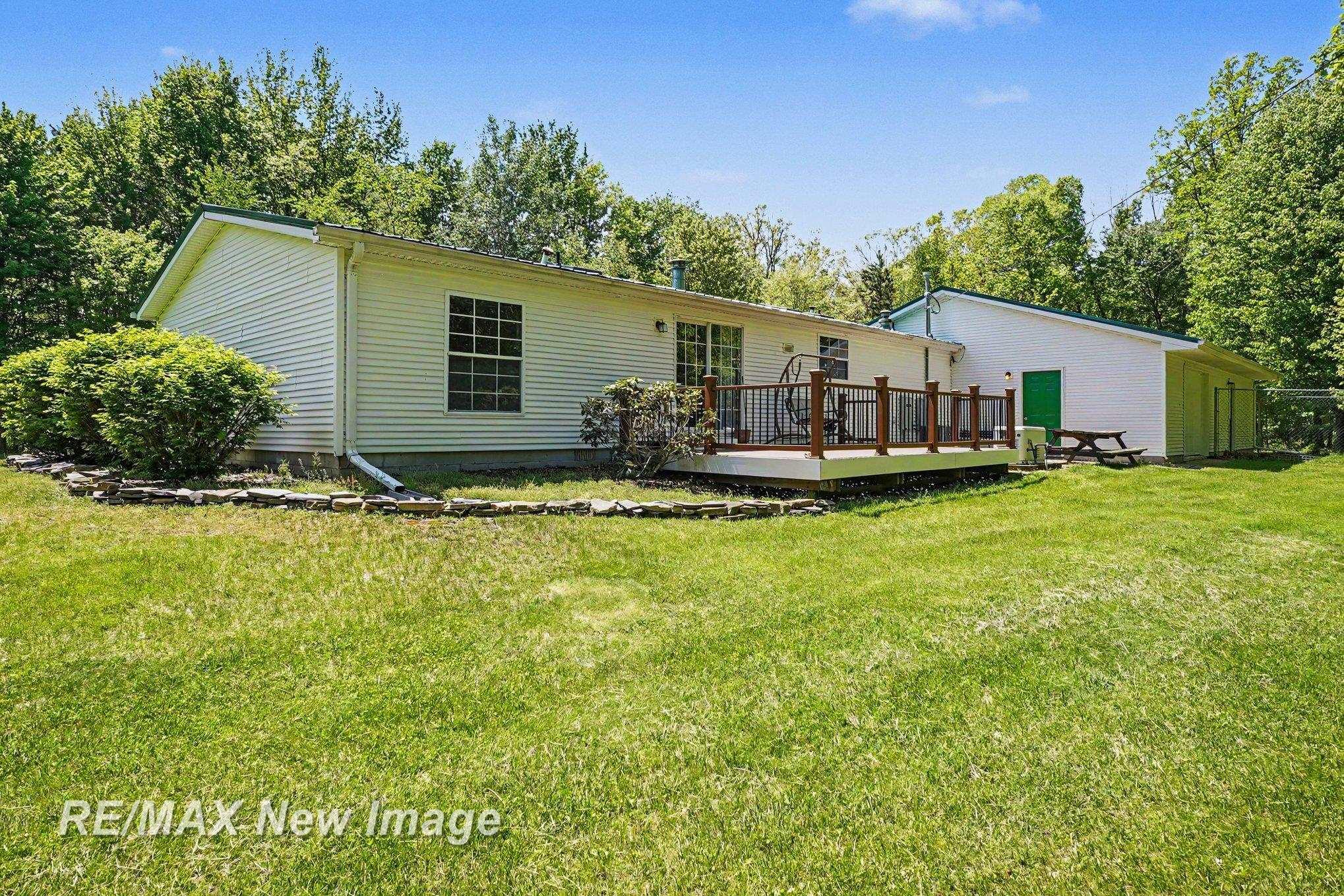 2827 N Eleven Mile Road