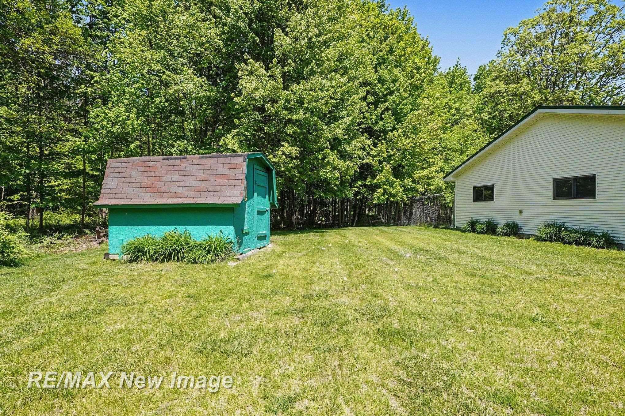 2827 N Eleven Mile Road