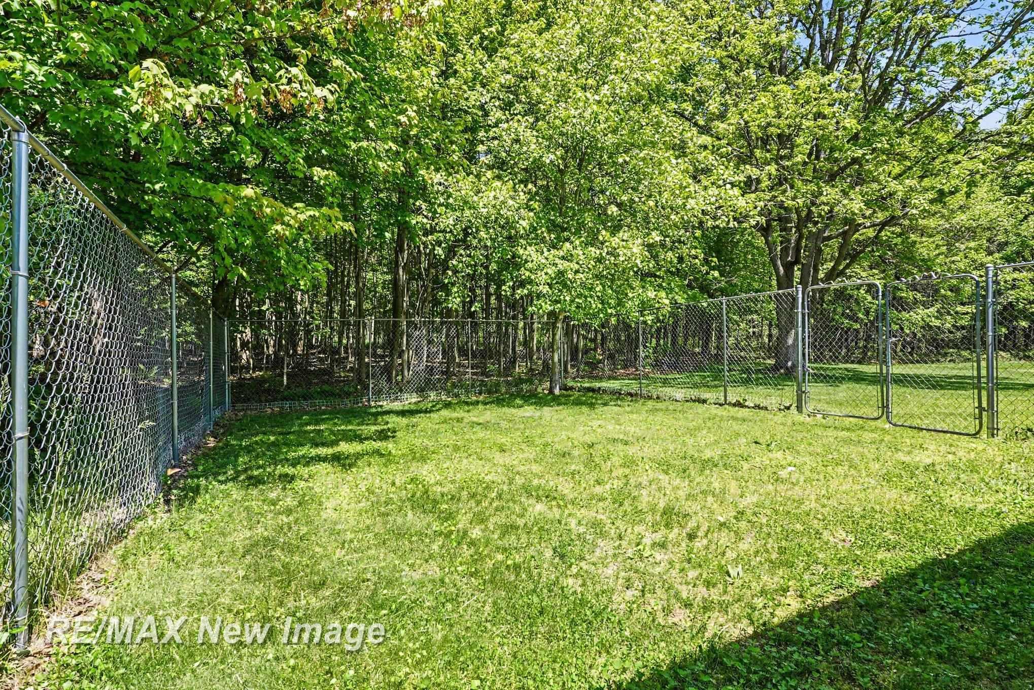 2827 N Eleven Mile Road