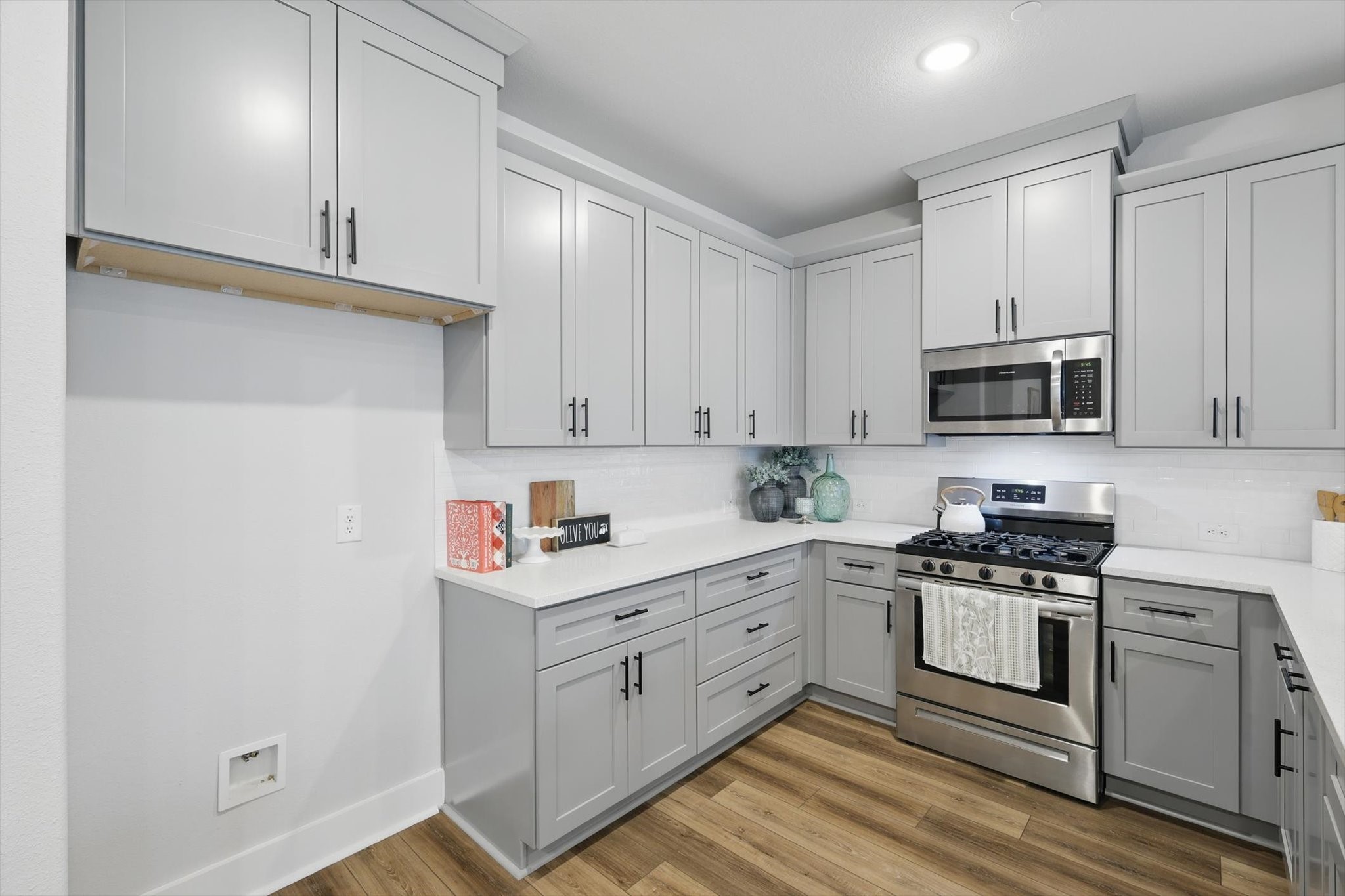 7637 Reis Lane