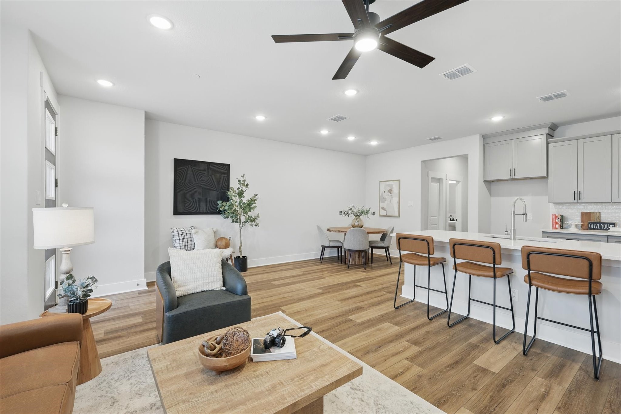 7637 Reis Lane